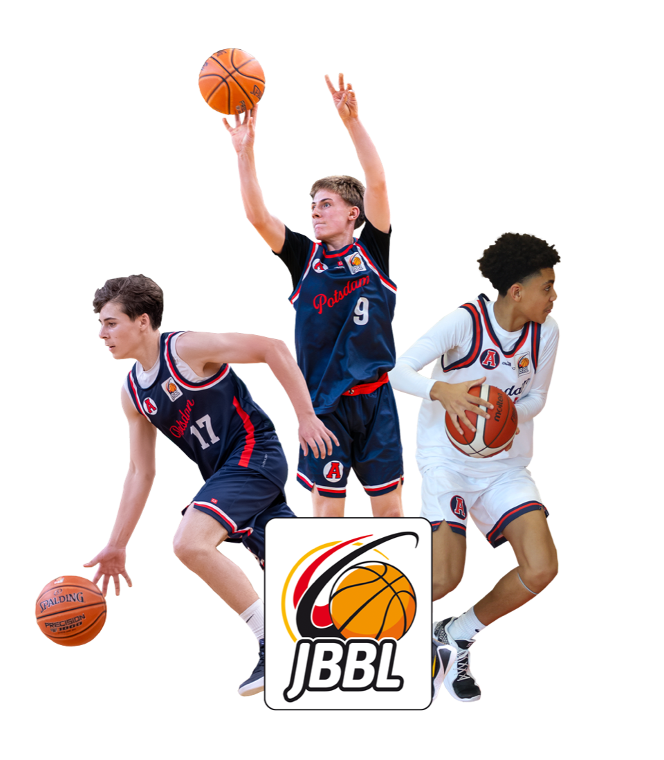 Drei Spieler mit Basketball und dem JBBL Logo im Vordergrund
